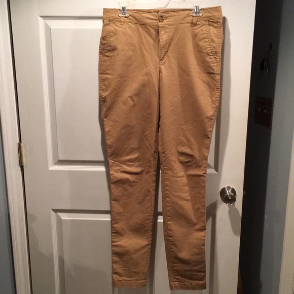 Old Navy size 10 skinny khakis - Picture 1 of 3